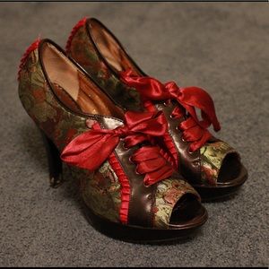 Poetic license high heeled shoes satin magenta